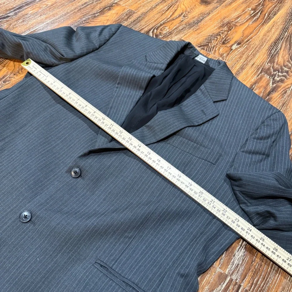 Jos A Bank Travelers Collection Men's 46R Suit 100% Wool Gray Pinstripe 2 Piece